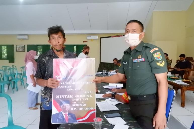Kodim 0423 Bagikan 3000 BLT Minyak Goreng