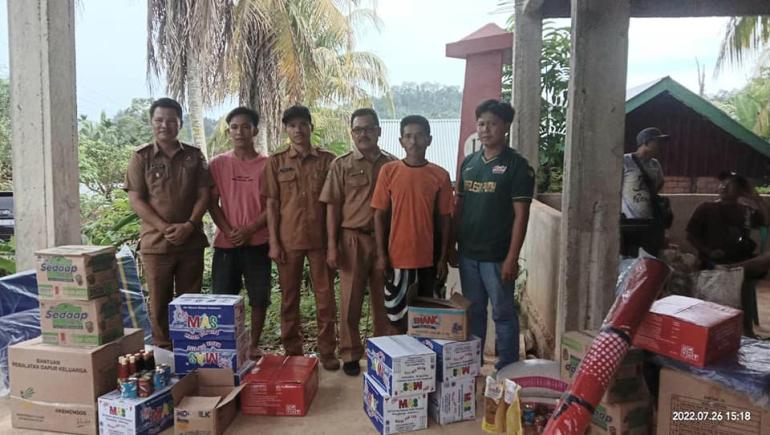 Kadis Sosial Seluma Berikan Bantuan Kepada Keluarga Korban Kebakaran 