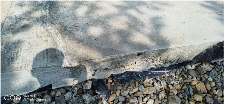 2 Bulan Selesai Dikerjakan, Cor Beton Dalam Desa Karta Dewa Sudah Banyak Retak
