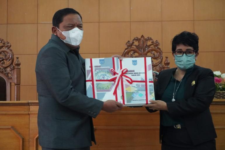Bupati BU Sampaikan KUA dan PPAS pada Rapat Paripurna DPRD