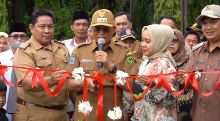 Bupati Bengkulu Selatan Meresmikan Pasar Tradisional Desa Padang