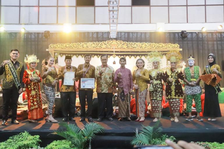 Sambut HUT Kemerdekaan RI 2022, Unihaz bersama Pemprov Bengkulu Gelar Wayang Kulit Semalam Suntuk