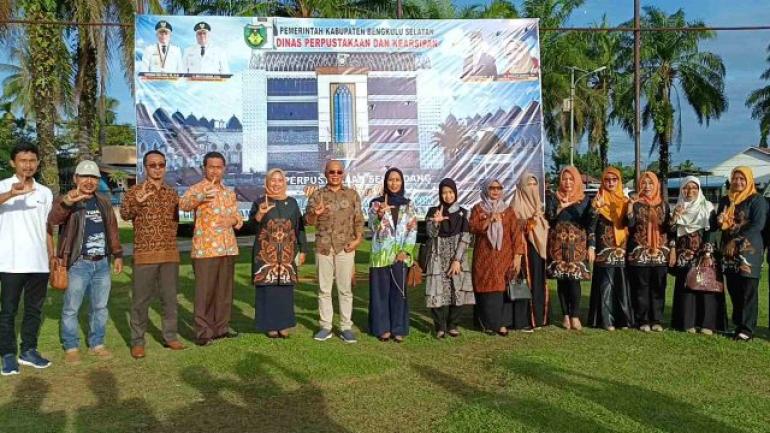 PEMKAB BS Terima Kunjungan Tim Perpustakaan Nasional RI 