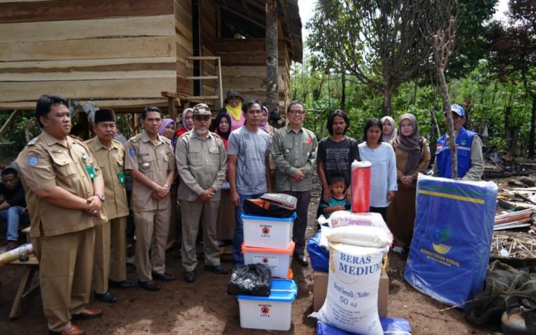 Bupati Kepahiang Santuni Korban Kebakaran 