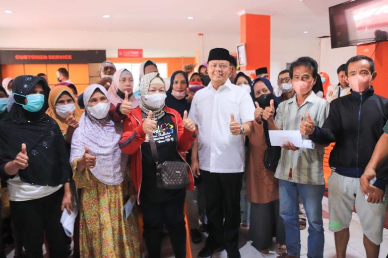 Serahkan BLT BBM, Gubernur Rohidin Tekankan Azas Manfaat
