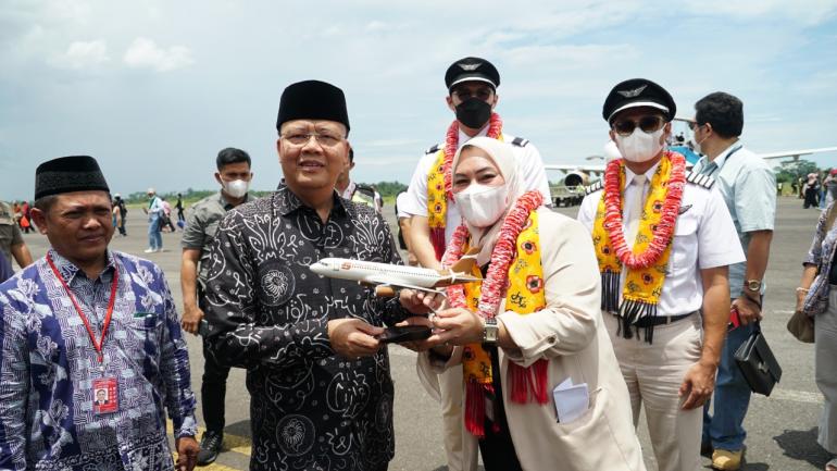 Super Jet Air Mendarat Perdana di Bumi Rafflesia, Gubernur Rohidin Harap Dapat Dongkrak Ekonomi