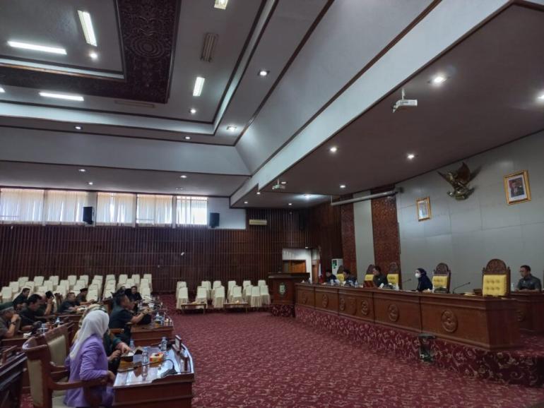 Pembahasan APBDP, Dewan Provinsi Sampaikan Laporan