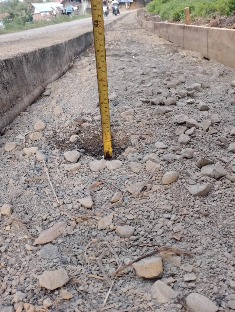 Pengerasan Pelebaran Jalan AMS Diduga Tidak Sesuai RAB