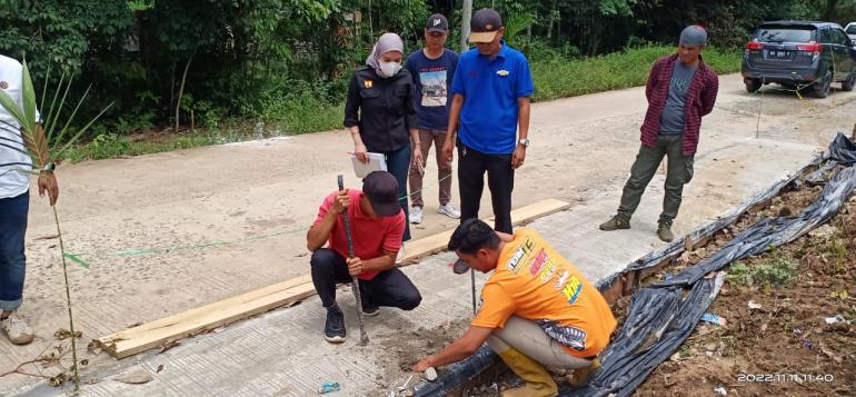 Crosscheek ke Lapangan PUTR Temukan Agregat Hanya 3 Cm