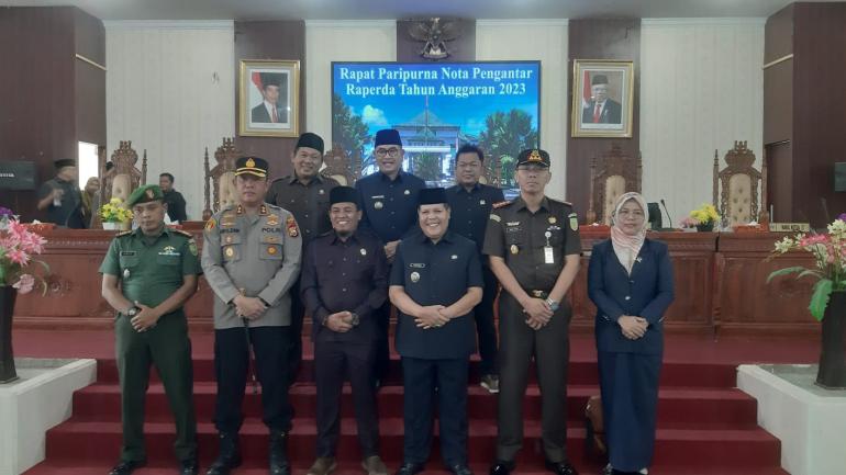 Foto Bersama Ketua DPRD Lebong bersama FKPD. (Pengki/Foto)