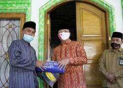 Gubernur Bengkulu Rohidin Mersyah hadir berkunjung dan menyerahkan bantuan