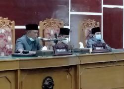 Tampak Ketua DPRD kota Bengkulu Memimpin Jalannya Rapat