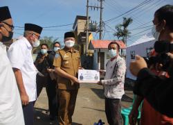 Gubernur Rohidin Minta Seluruh Elemen Bergerak Salurkan Paket Bantuan kepada Masyarakat