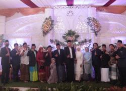Foto Bersama Pada Pernikahan Putra Rektor UIN