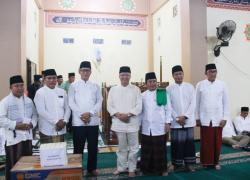 Foto bersama Rohidin Mersyah