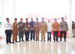 Bupati BU Bagikan Honorium Imam dan Pemuka Agama