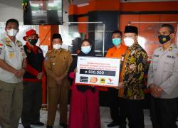 Serahkan Bantuan Pemerintah Pusat, Gubernur Rohidin Lakukan Pemantauan dan Pesankan Ini